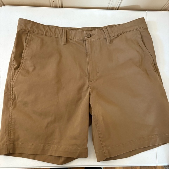 L.L bean Mens Chino Standard Fit Shorts size 38W - Picture 9 of 12